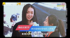 岳和闺蜜把我用嘴含进满动态图